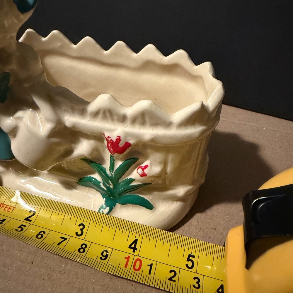 Vintage Shawnee Pottery Dutch girl planter. Super cute. Excellent condition. - Picture 6 of 10